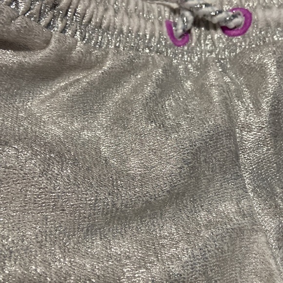 SOLD! ♥️Cat & Jack Girls 4/5 Shiny Silver Shorts - Picture 5 of 5